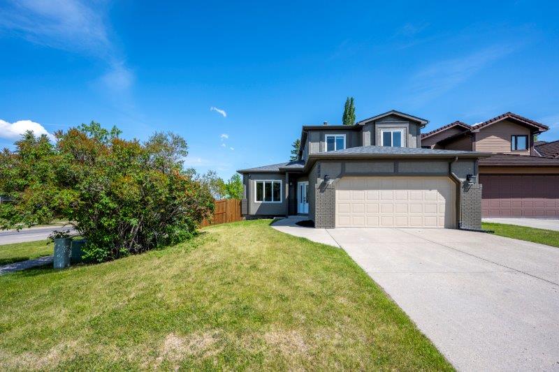 232 Strickland Bay SW, Calgary, 4 Bedrooms Bedrooms, ,3 BathroomsBathrooms,Houses,For Rent,232 Strickland Bay SW,3223
