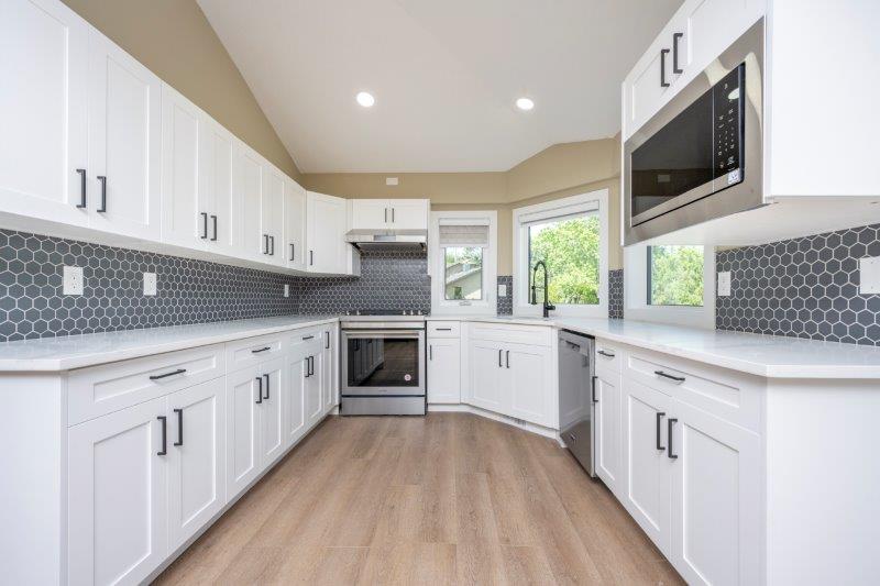 232 Strickland Bay SW, Calgary, 4 Bedrooms Bedrooms, ,3 BathroomsBathrooms,Houses,For Rent,232 Strickland Bay SW,3223