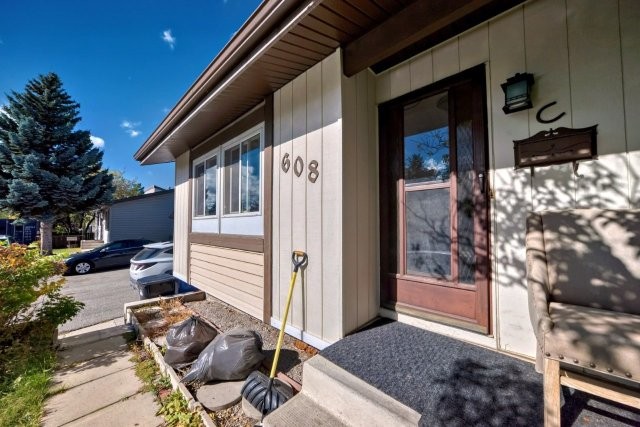 608R Olympia Drive SE, Calgary, 2 Bedrooms Bedrooms, 0 ,1 BathroomBathrooms,Houses,For Rent,0,3226