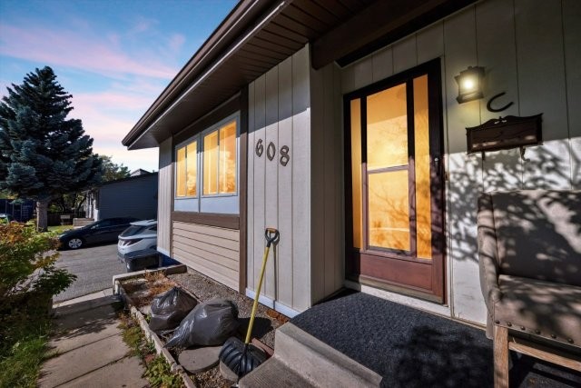608R Olympia Drive SE, Calgary, 2 Bedrooms Bedrooms, 0 ,1 BathroomBathrooms,Houses,For Rent,0,3226