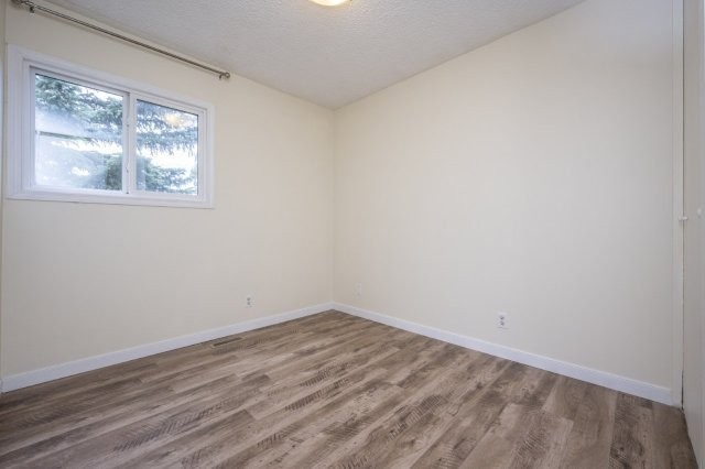 718 Olympia Drive SE, Calgay, 3 Bedrooms Bedrooms, 0 ,1 BathroomBathrooms,Houses,For Rent,0,3229
