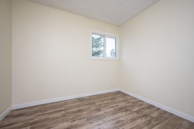 718 Olympia Drive SE, Calgay, 3 Bedrooms Bedrooms, 0 ,1 BathroomBathrooms,Houses,For Rent,0,3229