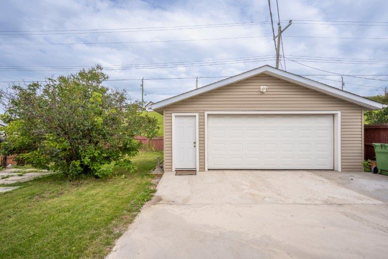 718 Olympia Drive SE, Calgay, 3 Bedrooms Bedrooms, 0 ,1 BathroomBathrooms,Houses,For Rent,0,3229