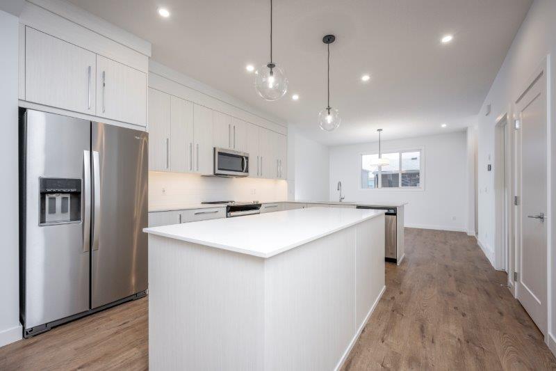 1020 West Lakeview Drive, Chestermere, 4 Bedrooms Bedrooms, 0 ,3 BathroomsBathrooms,Condos/Townhouses,For Sale,0,3243