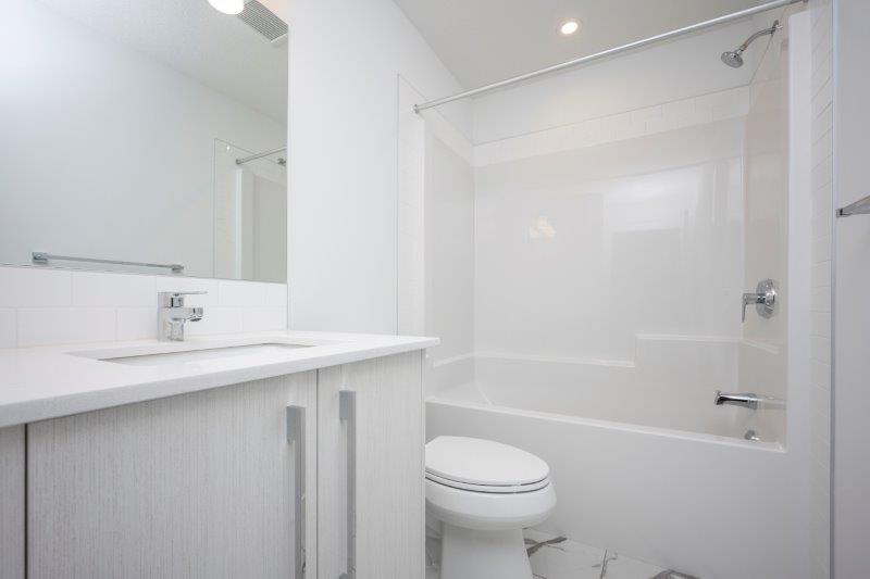 1020 West Lakeview Drive, Chestermere, 4 Bedrooms Bedrooms, 0 ,3 BathroomsBathrooms,Condos/Townhouses,For Sale,0,3243