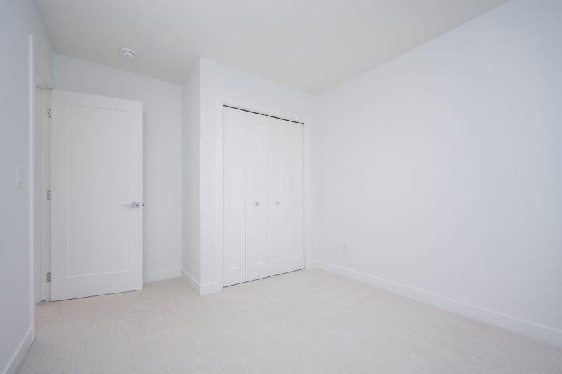 1020 West Lakeview Drive, Chestermere, 4 Bedrooms Bedrooms, 0 ,3 BathroomsBathrooms,Condos/Townhouses,For Sale,0,3243