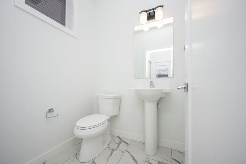 1020 West Lakeview Drive, Chestermere, 4 Bedrooms Bedrooms, 0 ,3 BathroomsBathrooms,Condos/Townhouses,For Sale,0,3243