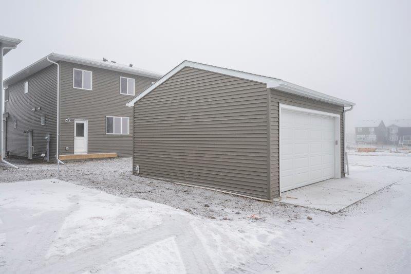 1020 West Lakeview Drive, Chestermere, 4 Bedrooms Bedrooms, 0 ,3 BathroomsBathrooms,Condos/Townhouses,For Sale,0,3243