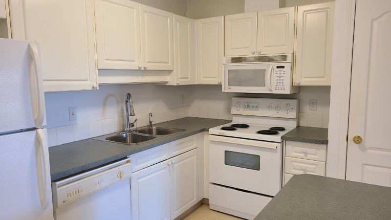 211, 1715 35 Street SE, Calgary, 2 Bedrooms Bedrooms, 0 ,2 BathroomsBathrooms,Condos/Townhouses,For Rent,Radisson Villas,211, 1715 35 Street SE,0,3249