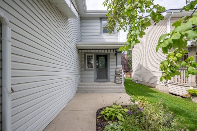 338 Royal Oak Circle Northwest, Calgary, 3 Bedrooms Bedrooms, 0 ,3 BathroomsBathrooms,Houses,For Rent,0,3265