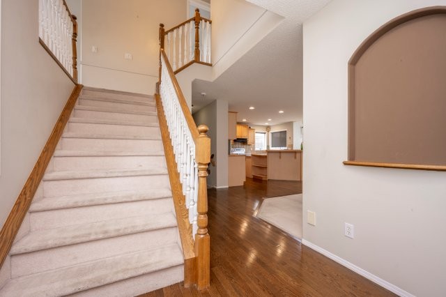 338 Royal Oak Circle Northwest, Calgary, 3 Bedrooms Bedrooms, 0 ,3 BathroomsBathrooms,Houses,For Rent,0,3265