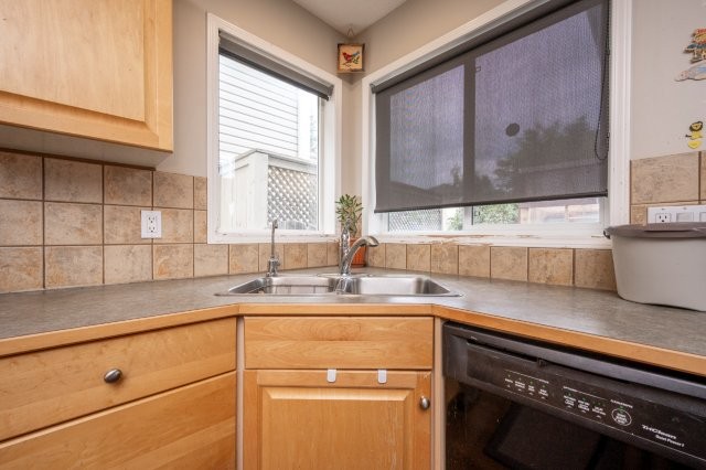 338 Royal Oak Circle Northwest, Calgary, 3 Bedrooms Bedrooms, 0 ,3 BathroomsBathrooms,Houses,For Rent,0,3265