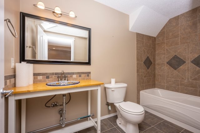 338 Royal Oak Circle Northwest, Calgary, 3 Bedrooms Bedrooms, 0 ,3 BathroomsBathrooms,Houses,For Rent,0,3265