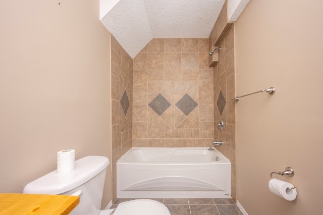 338 Royal Oak Circle Northwest, Calgary, 3 Bedrooms Bedrooms, 0 ,3 BathroomsBathrooms,Houses,For Rent,0,3265