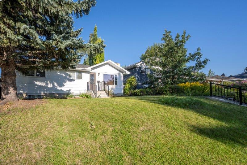 15 Greenwood Crescent Southwest, Calgary, 3 Bedrooms Bedrooms, 0 ,1 BathroomBathrooms,Houses,For Rent,15 Greenwood Crescent Southwest,0,3273