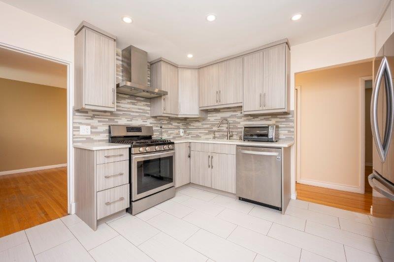 15 Greenwood Crescent Southwest, Calgary, 3 Bedrooms Bedrooms, 0 ,1 BathroomBathrooms,Houses,For Rent,15 Greenwood Crescent Southwest,0,3273