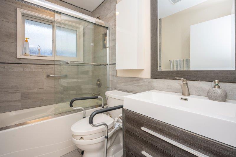 15 Greenwood Crescent Southwest, Calgary, 3 Bedrooms Bedrooms, 0 ,1 BathroomBathrooms,Houses,For Rent,15 Greenwood Crescent Southwest,0,3273