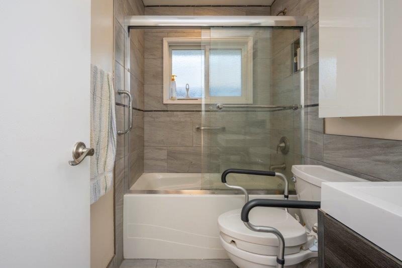 15 Greenwood Crescent Southwest, Calgary, 3 Bedrooms Bedrooms, 0 ,1 BathroomBathrooms,Houses,For Rent,15 Greenwood Crescent Southwest,0,3273