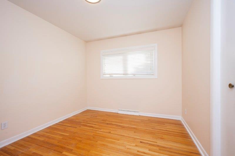 15 Greenwood Crescent Southwest, Calgary, 3 Bedrooms Bedrooms, 0 ,1 BathroomBathrooms,Houses,For Rent,15 Greenwood Crescent Southwest,0,3273