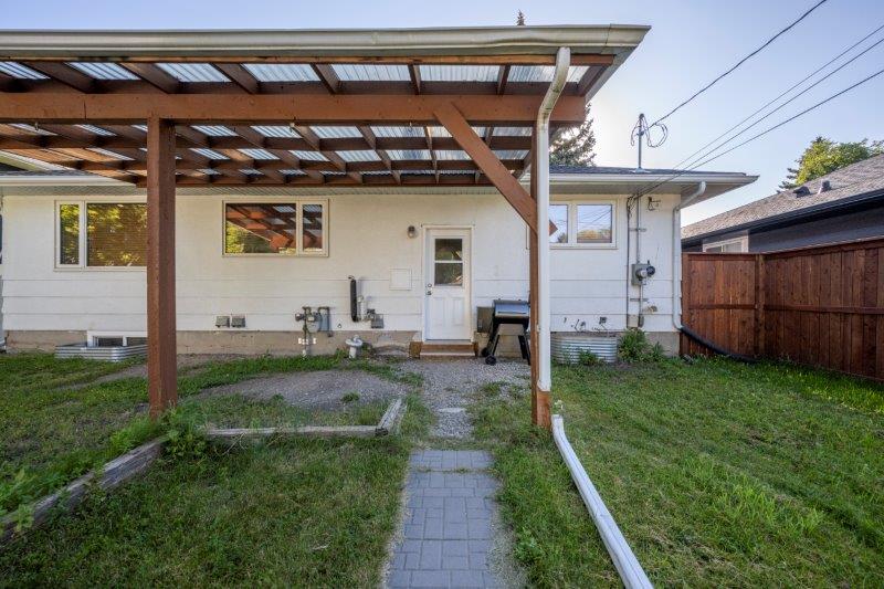 15 Greenwood Crescent Southwest, Calgary, 3 Bedrooms Bedrooms, 0 ,1 BathroomBathrooms,Houses,For Rent,15 Greenwood Crescent Southwest,0,3273
