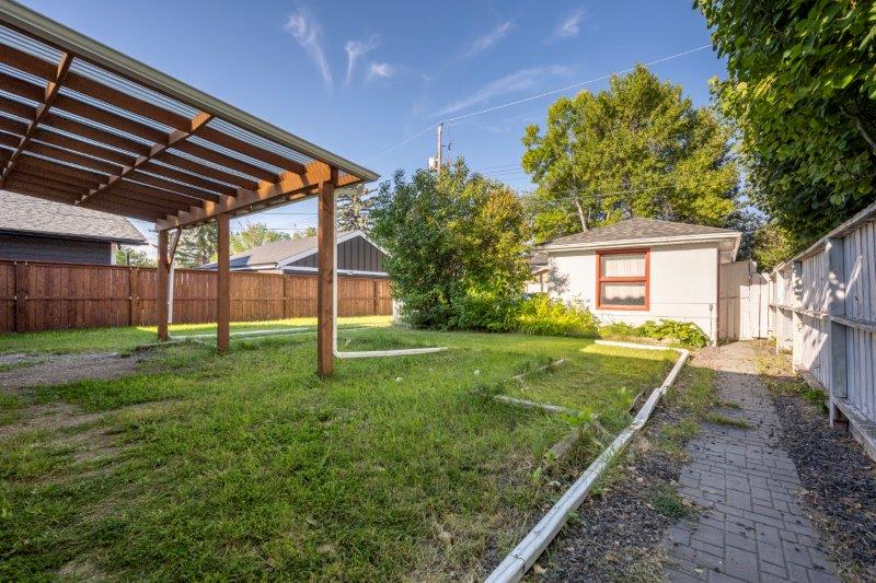 15 Greenwood Crescent Southwest, Calgary, 3 Bedrooms Bedrooms, 0 ,1 BathroomBathrooms,Houses,For Rent,15 Greenwood Crescent Southwest,0,3273