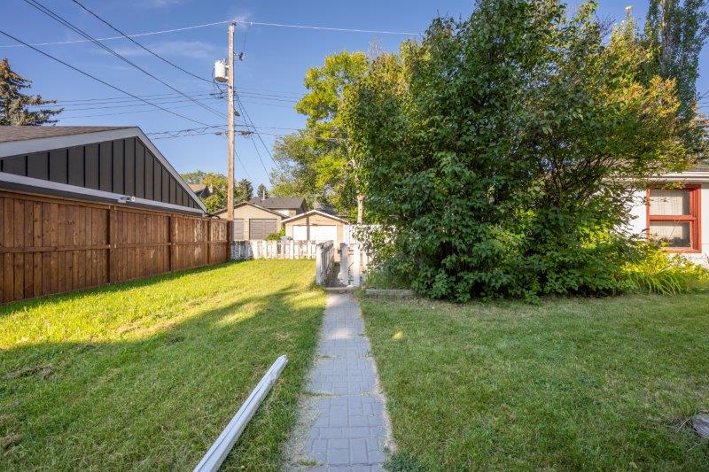 15 Greenwood Crescent Southwest, Calgary, 3 Bedrooms Bedrooms, 0 ,1 BathroomBathrooms,Houses,For Rent,15 Greenwood Crescent Southwest,0,3273