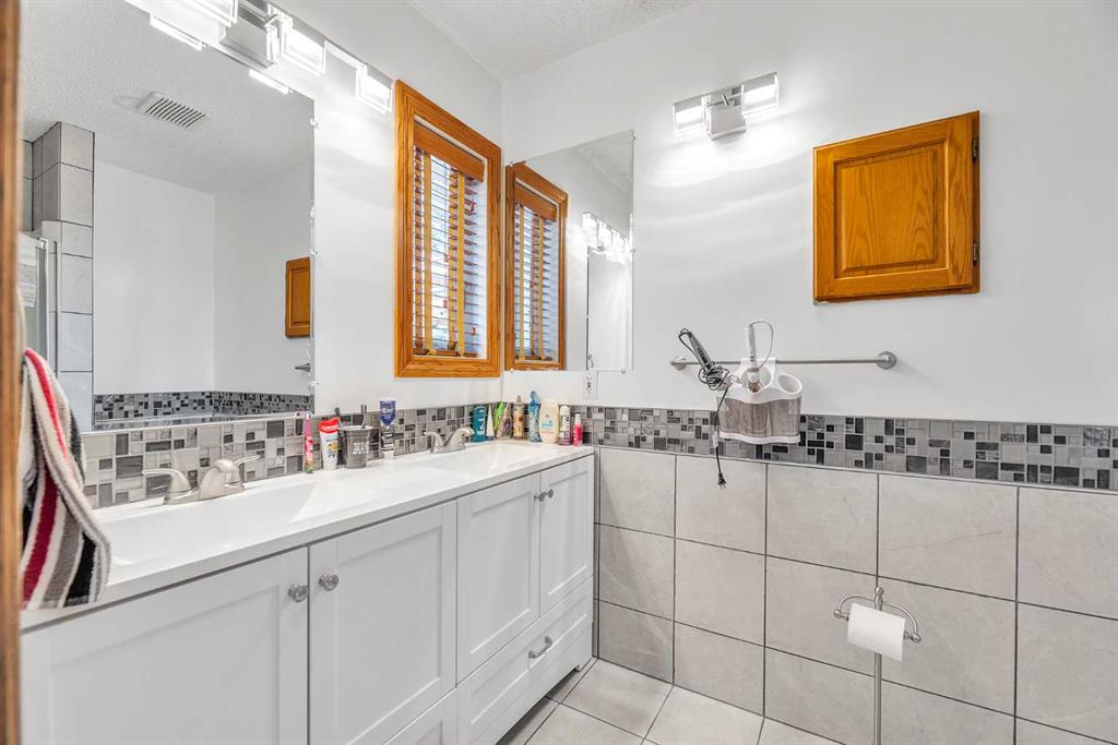 20 Westland Gate, Okotoks, 5 Bedrooms Bedrooms, 0 ,3 BathroomsBathrooms,Houses,For Sale,0,3280