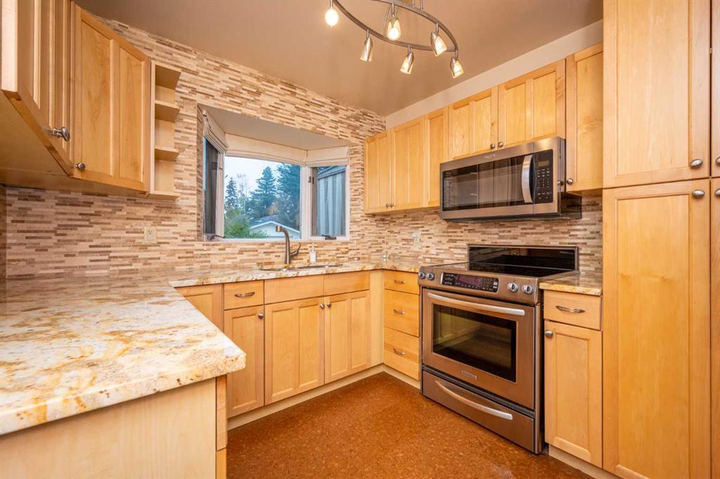 15 Harrow Crescent SW, Calgary, 4 Bedrooms Bedrooms, 0 ,2 BathroomsBathrooms,Condos/Townhouses,For Sale,0,3281