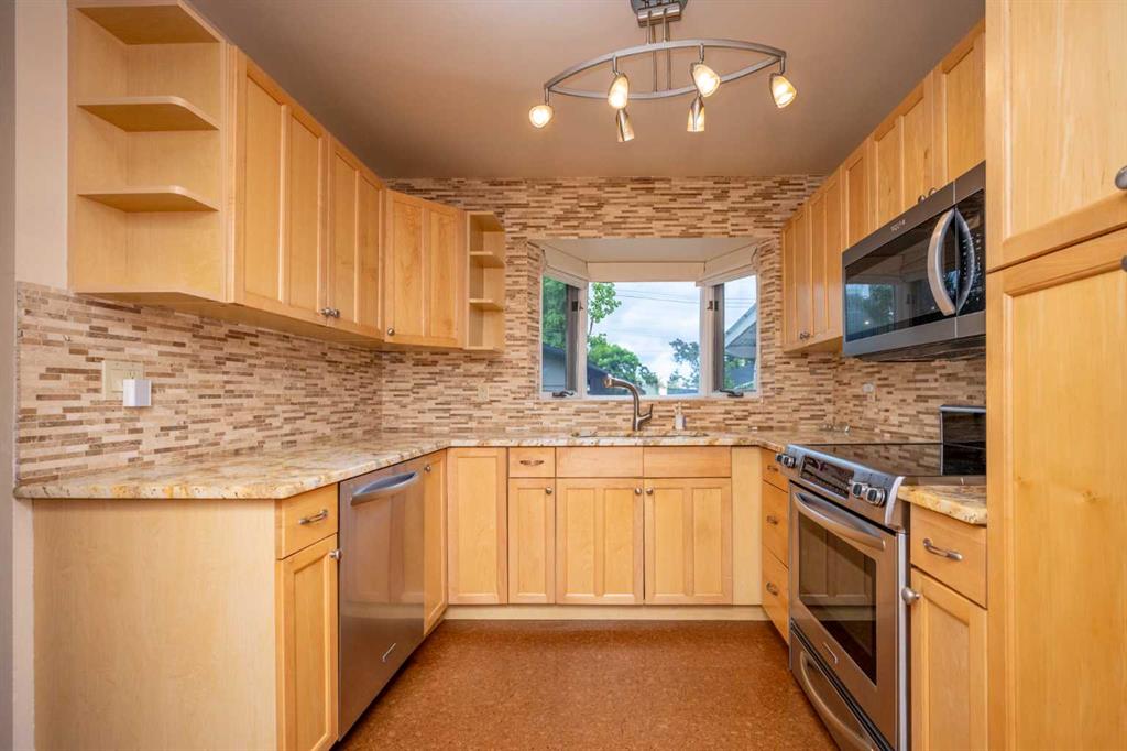 15 Harrow Crescent SW, Calgary, 4 Bedrooms Bedrooms, 0 ,2 BathroomsBathrooms,Condos/Townhouses,For Sale,0,3281