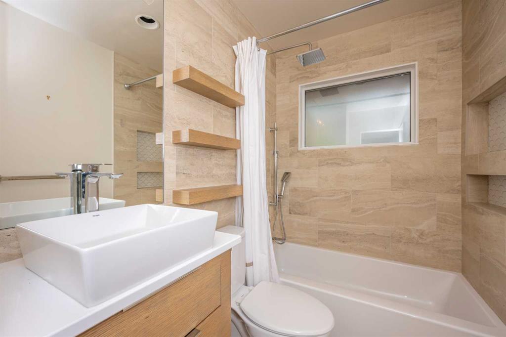 15 Harrow Crescent SW, Calgary, 4 Bedrooms Bedrooms, 0 ,2 BathroomsBathrooms,Condos/Townhouses,For Sale,0,3281