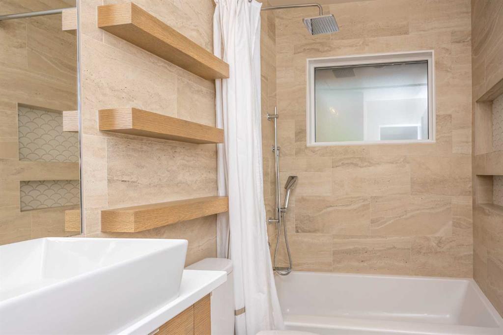 15 Harrow Crescent SW, Calgary, 4 Bedrooms Bedrooms, 0 ,2 BathroomsBathrooms,Condos/Townhouses,For Sale,0,3281