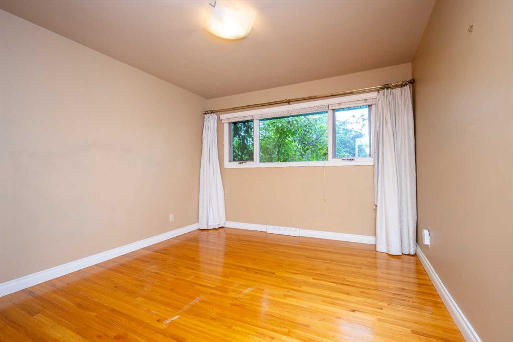 15 Harrow Crescent SW, Calgary, 4 Bedrooms Bedrooms, 0 ,2 BathroomsBathrooms,Condos/Townhouses,For Sale,0,3281