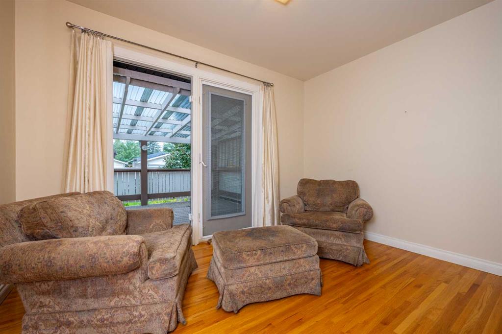 15 Harrow Crescent SW, Calgary, 4 Bedrooms Bedrooms, 0 ,2 BathroomsBathrooms,Condos/Townhouses,For Sale,0,3281