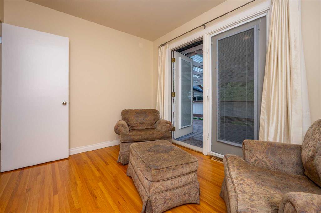 15 Harrow Crescent SW, Calgary, 4 Bedrooms Bedrooms, 0 ,2 BathroomsBathrooms,Condos/Townhouses,For Sale,0,3281