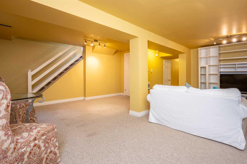15 Harrow Crescent SW, Calgary, 4 Bedrooms Bedrooms, 0 ,2 BathroomsBathrooms,Condos/Townhouses,For Sale,0,3281