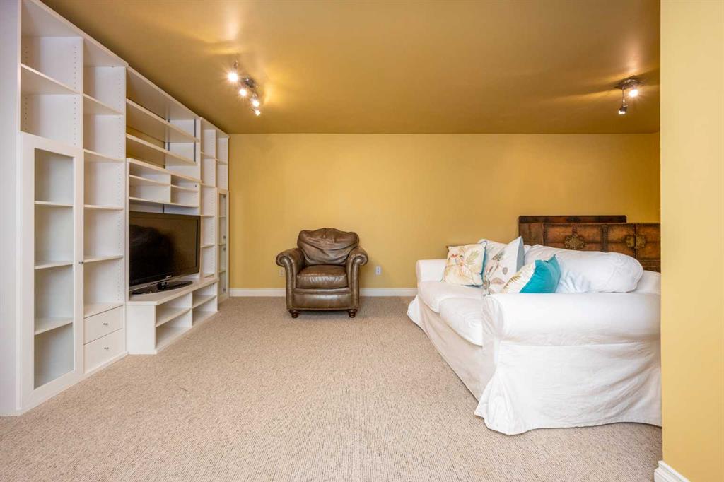 15 Harrow Crescent SW, Calgary, 4 Bedrooms Bedrooms, 0 ,2 BathroomsBathrooms,Condos/Townhouses,For Sale,0,3281