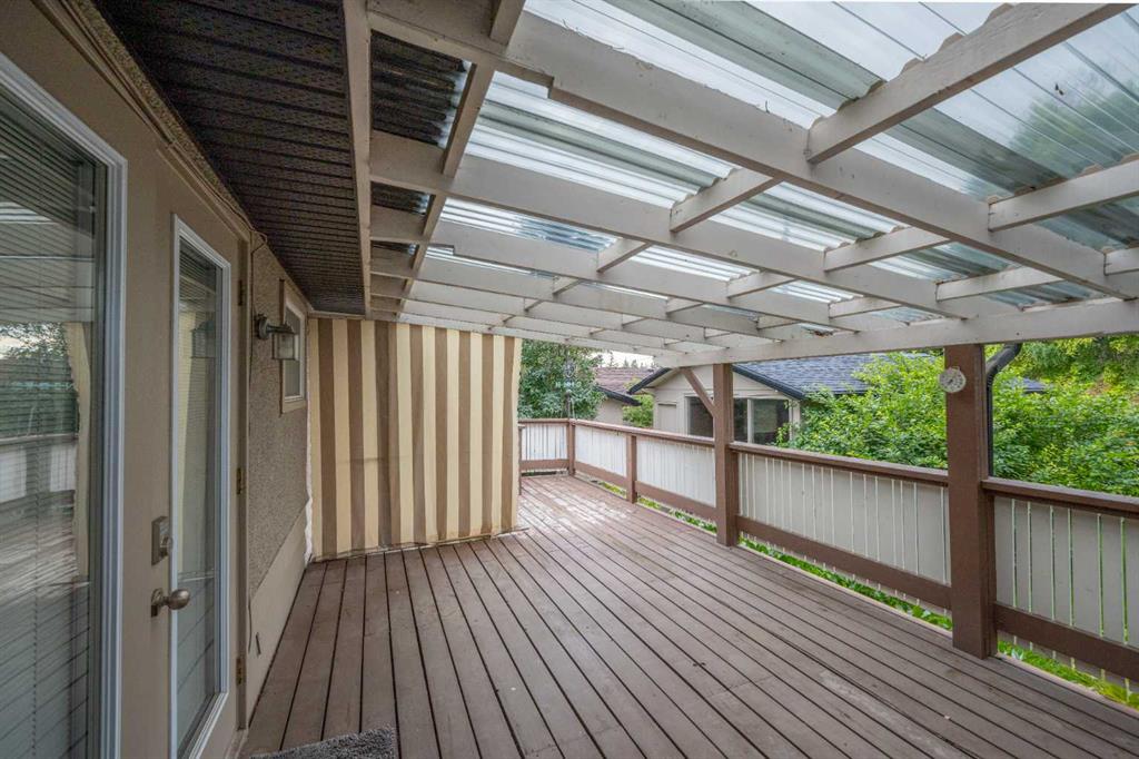 15 Harrow Crescent SW, Calgary, 4 Bedrooms Bedrooms, 0 ,2 BathroomsBathrooms,Condos/Townhouses,For Sale,0,3281