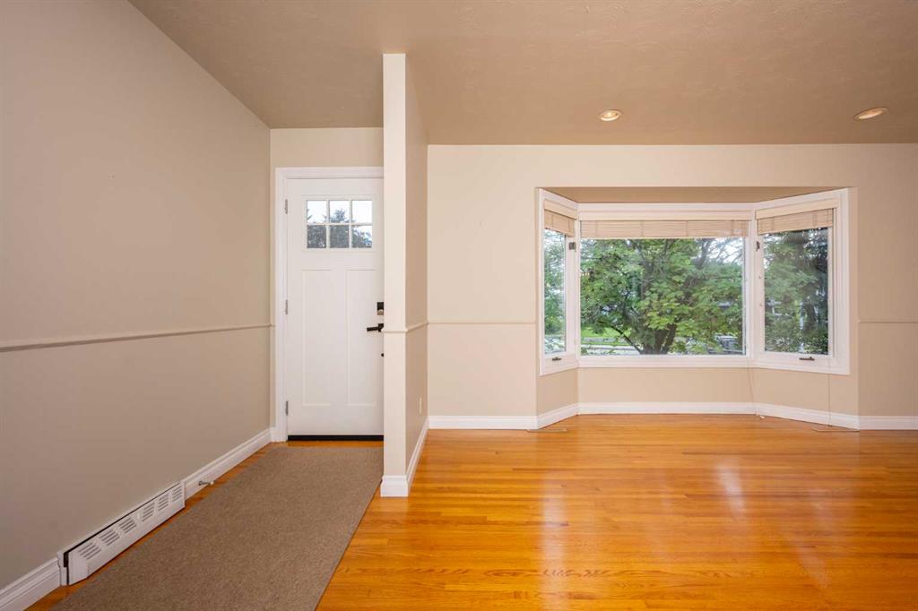 15 Harrow Crescent SW, Calgary, 4 Bedrooms Bedrooms, 0 ,2 BathroomsBathrooms,Condos/Townhouses,For Sale,0,3281