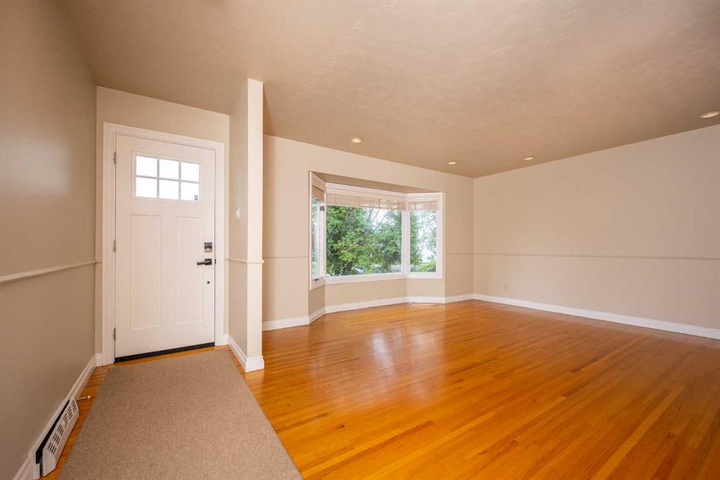 15 Harrow Crescent SW, Calgary, 4 Bedrooms Bedrooms, 0 ,2 BathroomsBathrooms,Condos/Townhouses,For Sale,0,3281
