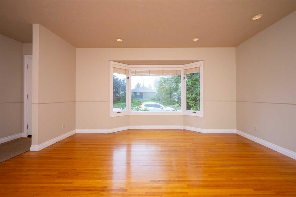 15 Harrow Crescent SW, Calgary, 4 Bedrooms Bedrooms, 0 ,2 BathroomsBathrooms,Condos/Townhouses,For Sale,0,3281