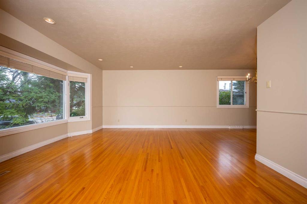 15 Harrow Crescent SW, Calgary, 4 Bedrooms Bedrooms, 0 ,2 BathroomsBathrooms,Condos/Townhouses,For Sale,0,3281