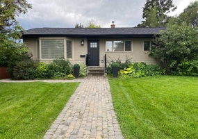 15 Harrow Crescent SW, Calgary, 4 Bedrooms Bedrooms, 0 ,2 BathroomsBathrooms,Condos/Townhouses,For Sale,0,3281
