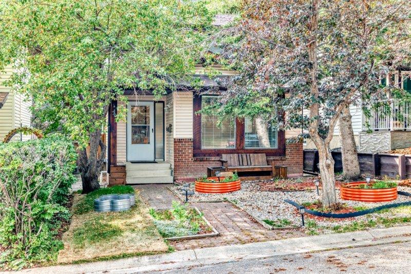 15 Edgeford Way Northwest, Calgary, 3 Bedrooms Bedrooms, 0 ,1.5 BathroomsBathrooms,Houses,For Rent,15 Edgeford Way Northwest,0,3283