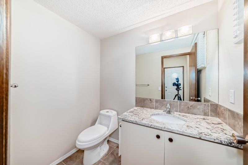15 Edgeford Way Northwest, Calgary, 3 Bedrooms Bedrooms, 0 ,1.5 BathroomsBathrooms,Houses,For Rent,15 Edgeford Way Northwest,0,3283