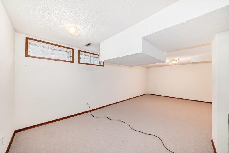 15 Edgeford Way Northwest, Calgary, 3 Bedrooms Bedrooms, 0 ,1.5 BathroomsBathrooms,Houses,For Rent,15 Edgeford Way Northwest,0,3283