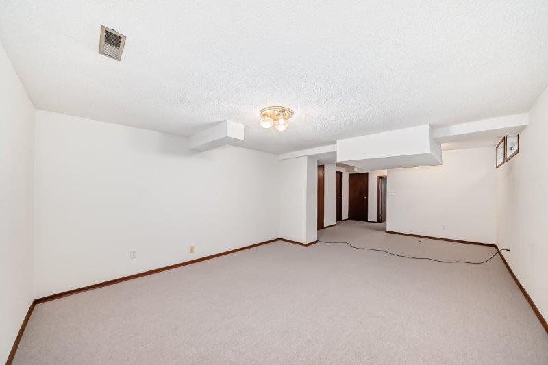 15 Edgeford Way Northwest, Calgary, 3 Bedrooms Bedrooms, 0 ,1.5 BathroomsBathrooms,Houses,For Rent,15 Edgeford Way Northwest,0,3283