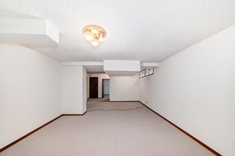 15 Edgeford Way Northwest, Calgary, 3 Bedrooms Bedrooms, 0 ,1.5 BathroomsBathrooms,Houses,For Rent,15 Edgeford Way Northwest,0,3283