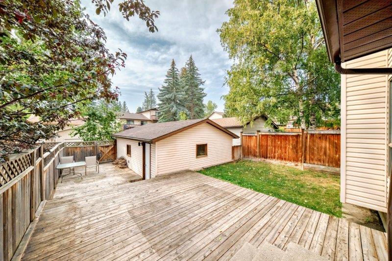 15 Edgeford Way Northwest, Calgary, 3 Bedrooms Bedrooms, 0 ,1.5 BathroomsBathrooms,Houses,For Rent,15 Edgeford Way Northwest,0,3283