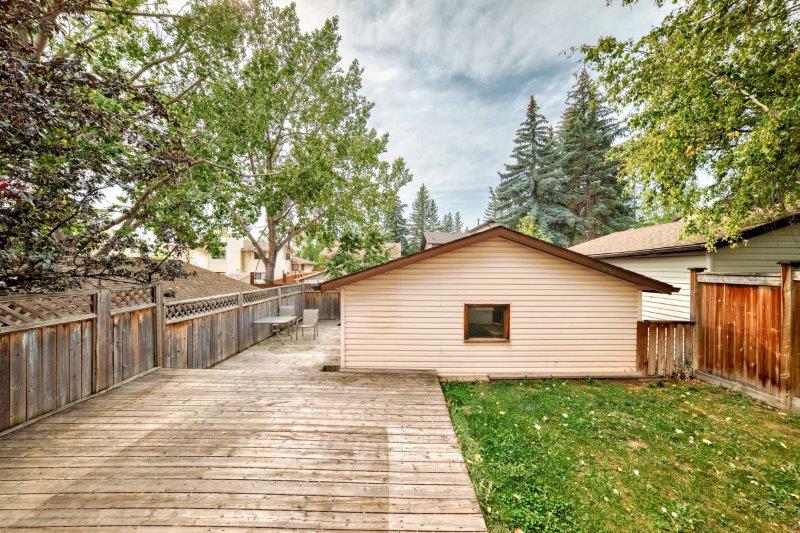 15 Edgeford Way Northwest, Calgary, 3 Bedrooms Bedrooms, 0 ,1.5 BathroomsBathrooms,Houses,For Rent,15 Edgeford Way Northwest,0,3283