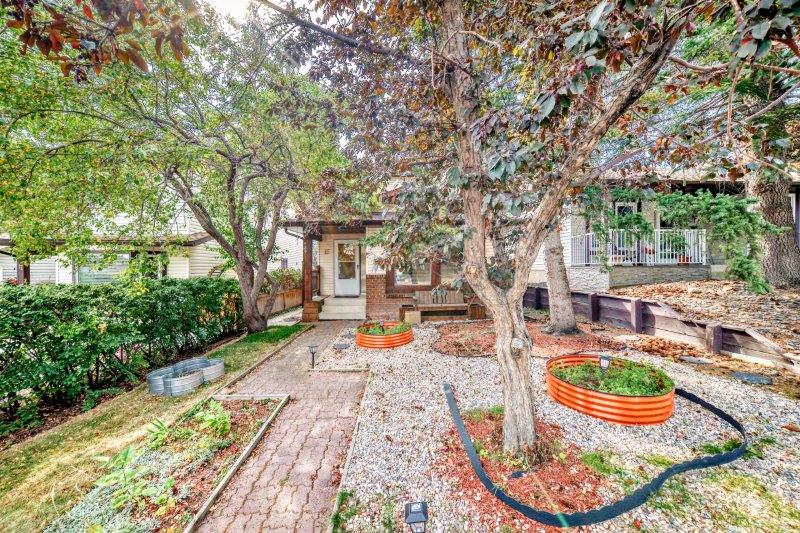 15 Edgeford Way Northwest, Calgary, 3 Bedrooms Bedrooms, 0 ,1.5 BathroomsBathrooms,Houses,For Rent,15 Edgeford Way Northwest,0,3283